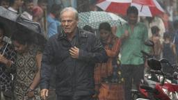 Günther Kompalla (Heiner Lauterbach) auf der Suche nach seiner Tochter in den Slums von Mumbai.