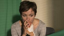 Interpol-Agentin Juliette Pribeau (Julia Koschitz)trauert um ihren Vorgesetzten Francois Doutrelau (Holger Kriechel), der bei der Razzia getötet wurde.
