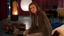 Johanna (Karin Hanczewski) hat eine Mission und da ist es ihr egal, wessen Gefühle sie mit ihren Offenbarungen verletzt.