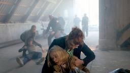 Rettung in letzter Sekunde: Melly Böwe (Lina Beckmann) und Evelyn Sonntag (Judith Engel).