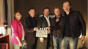 Bild: BR Von links: Christina Christ (Producerin ), Ronald Mühlfellner (Produzent), Matthias Brandt (Rolle: Hanns von Meuffels), Andreas Lust (Rolle: Marcel Oberpriller) und Alexander Adoph (Regisseur)