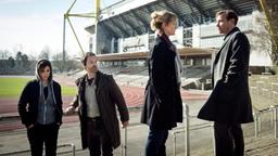 Alte Freunde am Stadion: Die Kommissare Nora Dalay (Aylin Tezel), Peter Faber (Jörg Hartmann) und Martina Bönisch (Anna Schudt) treffen sich mit Jonas Zander (Thomas Arnold), der heute als Arzt in der JVA arbeitet.