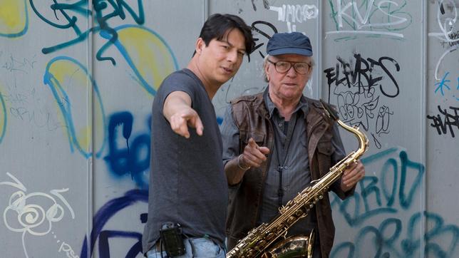 Bild: WDR/Thomas Kost Regisseur Sebastian Ko mit Klaus Doldinger (r) am Set.