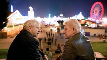 Bild: BR/Bernd Schuller Von links: die Hauptkommissare Franz Leitmayr (Udo Wachtveitl) und Ivo Batic (Miroslav Nemec) blicken auf die Theresienwiese. Weiteres Bildmaterial finden Sie unter www.br-foto.de.