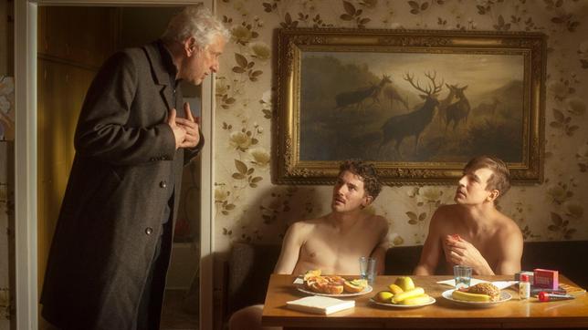 Bildquelle: BR/ Hagen Keller Franz Leitmayr (Udo Wachtveitl) mit zwei Pornodarstellern (Martin Bruchmann und Sebastian Fischer)
