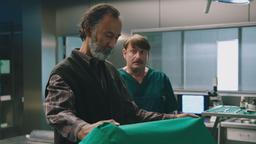 Herr Arslan, gespielt von Ercan Durmaz und Peter Trabner als Gerichtsmediziner Dr. Falko Lammert 