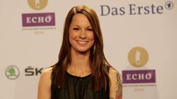 2003 gewann sie die österreichische Casting-Show Starmania. Seitdem darf Christina Stürmer bei solchen Abenden nicht fehlen.