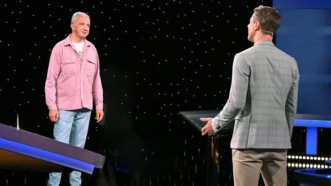 Bild: ARD/Uwe Ernst Moderator Alexander Bommes mit dem Kandidaten Thomas Ganschow.