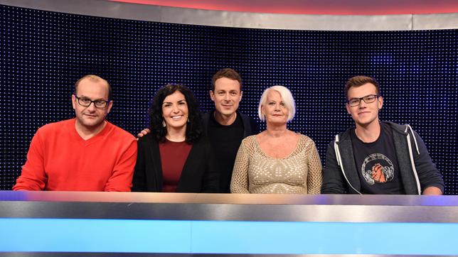 Bildquelle: ARD/ Uwe Ernst Moderator Alexander Bommes mit den Kandidaten: Uwe Vosse, Theresa Helsper, Renate Dada-Tremblau und Tobias Snippe.