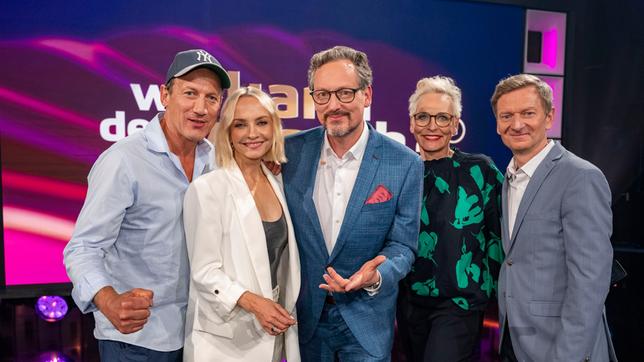 Bild: WDR/Melanie Grande Moderator Eckart von Hirschhausen, mit seinen Gästen (M): v.l.n.r. Wotan Wilke Möhring, Janin Ullmann, Bärbel Schäfer und Michael Kessler.