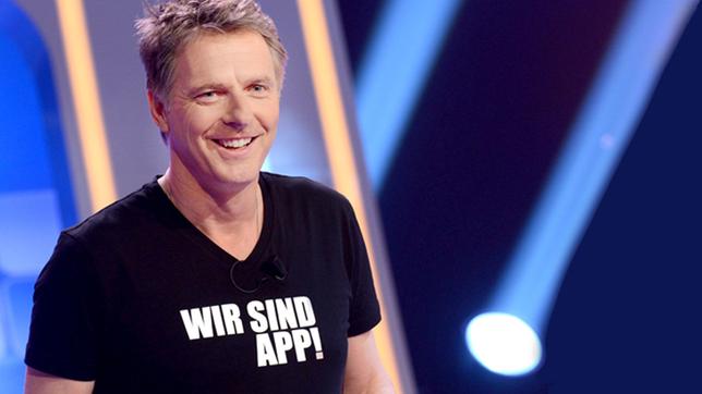 Jörg Pilawa beim "Quizduell" mit T-Shirt "Wir sind App"