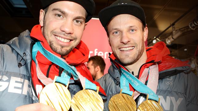 Bild: dpa/Heiko Becker Tobias Wendl und Tobias Arlt mit ihren Goldmedaillen