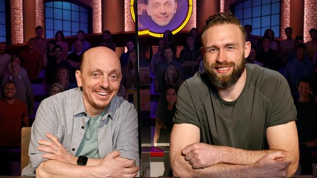 Bild: ARD/Morris Mac Matzen Rateteam-Kapitän Bernhard Hoëcker und der ehemaligen Diskuswerfer und Olympiasieger Robert Harting bilden ein Rateteam.