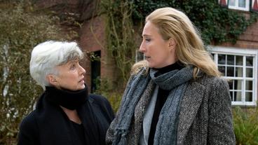 Großstadtrevier: Frau Küppers (Saskia Fischer) will die Villa ihrer verstorbenen Mutter Renate (Nicole Heesters) verkaufen. 
