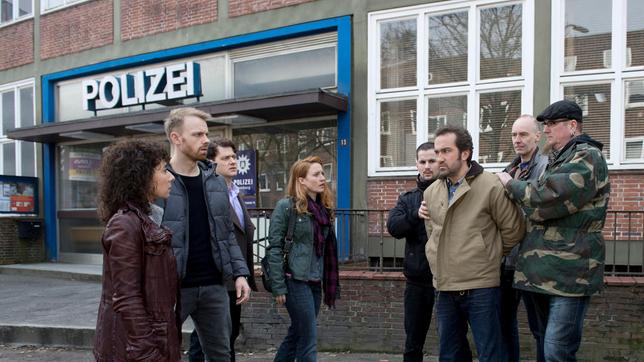 Großstadtrevier: Harry (Maria Ketikidou), Mads (Mads Hjulmand), Daniel (Sven Fricke) und Nina (Wanda Perdelwitz sind schockiert.