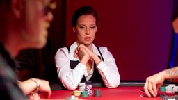 Großstadtrevier: Mira (Anneke Schwabe) beim Pokerspiel.