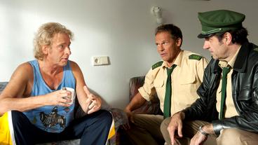 Bild: ARD/TMG/Katrin Krammer Thomas Gottschalk als Johnny Silver mit Hubert und Staller