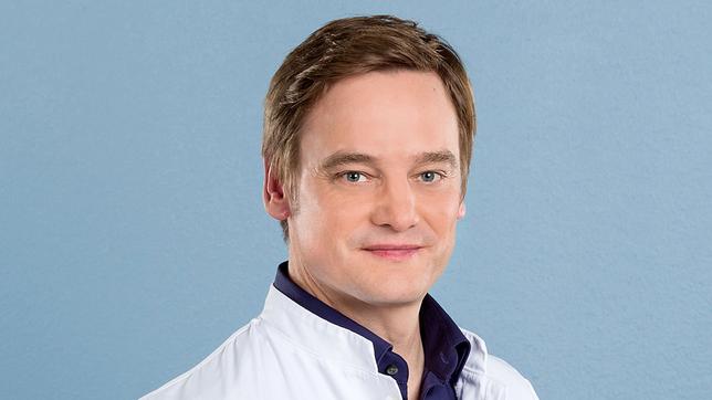 Bild: ARD/Tom Schulze In aller Freundschaft – Die jungen Ärzte: Christian Beermann spielt Dr. Marc Lindner