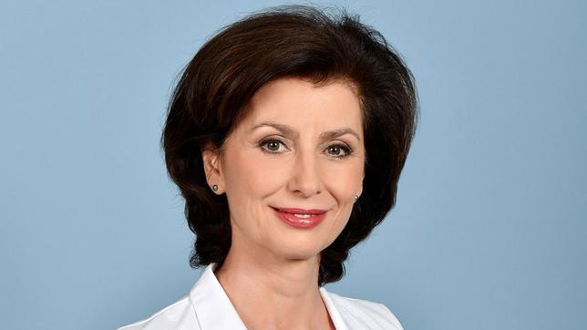Bildquelle: ARD/ Tom Schulze Die jungen Ärzte: Marijam Agischewa ist Prof. Dr. Karin Patzelt