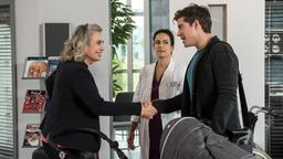 Leyla (Sanam Afrashteh) stellt Ben (Philipp Danne) ihrer Mutter vor, doch die weiß noch gar nicht, wer Dr. Ben Ahlbeck eigentlich ist.