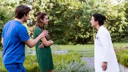 Leylas (Sanam Afrashteh) Anspannung und Sorge entlädt sich in Vorwürfen, als Zoe (Melina Fabian) wieder auftaucht. Ben (Philipp Danne) versucht, zu vermitteln.