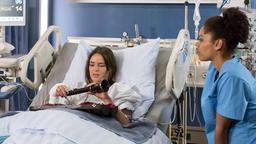 Vivienne Kling (Jane Chirwa) setzt sich sehr für die verzweifelte Kim (Xenia Assenza) ein. Kim ist Musikerin - wird sie je wieder spielen können?