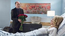 Wolfgang Berger (Horst Günter Marx) besucht seine Frau Hannah (Maike Bollow) nach ihrem Noteingriff. Er will sich mit ihr aussprechen.