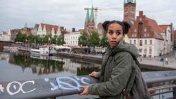 Meryem Saleh (Kristin Alia Hunold), lebt in Lübeck auf der Straße. Die 19-Jährige wurde von einem Transporter angefahren und am Kopf verletzt. Angeblich wollte sie eine Entführung verhindern.