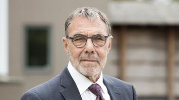 Bild: ARD/Steffen Junghans/Steffen Junghans Gunter Schoß als Prof. Georg Baumgart