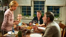 Familie Mertens beim Abendessen