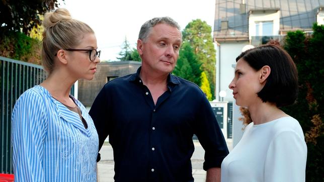 Bild: SWR/ORF Hadrian (Bernhard Schir, mitte) will seine Frau Caro (Martina Ebm, rechts) wieder zurückhaben. Vanessa (Hilde Dilek, links) ist davon gar nicht begeistert. Sie muss begreifen, dass sie für Hadrian nur eine Ersatzfrau ist.
