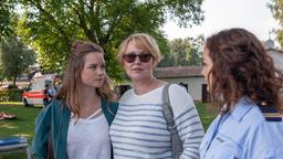 Ermittlungen statt Freizeitvergnügen: Johanna (Sofie Eifertinger) ist enttäuscht, ihre Mutter Nele Fehrenbach (Floriane Daniel) und Julia Demmler (Wendy Güntensperger) müssen ermitteln.