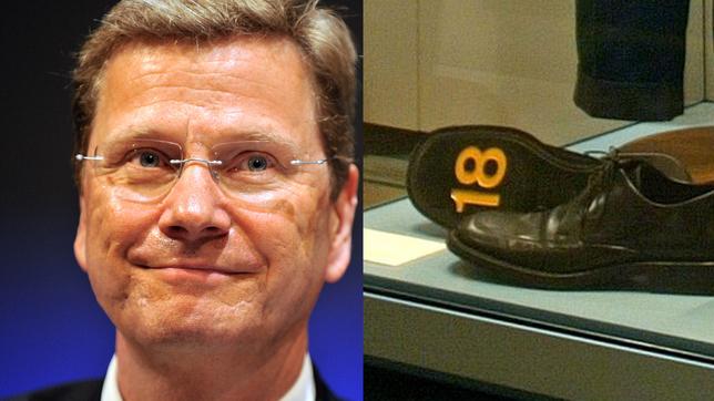Guido Westerwelle und seine Schuhe mit der eingefrästen "18" auf der Sohle