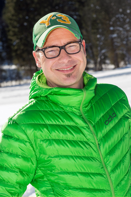 Bild: ARD/Ralf Wilschewski Matthias Opdenhövel moderiert den Star Biathlon 2015
