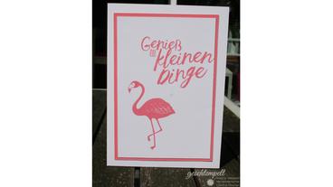 Bild: Geschtempelt Geschtempelt Plakat mit Spruch und Flamingo