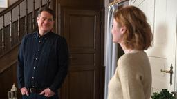 Bernd (Tim Olrik Stöneberg) braucht übergangsweise eine Heimstatt. Im Rosenhaus trifft er auf Nici (Lucy Hellenbrecht).