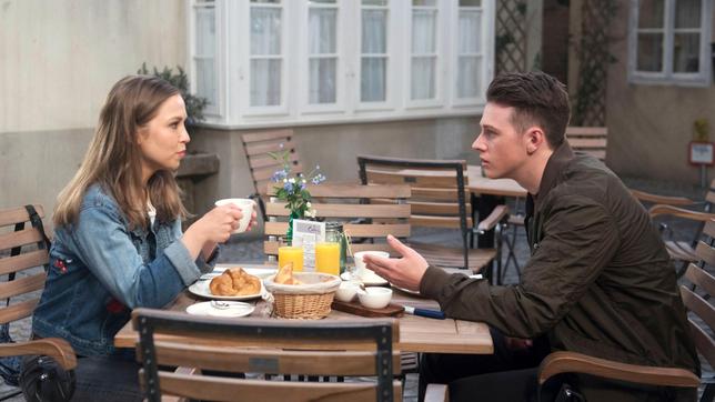 Eteri (Marija Mauer) ist besorgt, dass Moritz’ (Felix Jordan) Selbstvorwürfe ihre Beziehung zu sehr belasten.