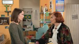 Im Gespräch mit Johanna (Brigitte Antonius) wird der enttäuschten Eliane (Samantha Viana) klar, was sie wirklich von Theo will.