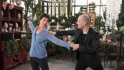 Merle (Anja Franke) stürzt sich verbissen in das Tanztraining mit René (Oliver Petszokat).