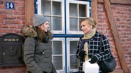 Sigrid (Dana Golombek) ist überrascht, als sie Swantje (Malin Steffen) kennenlernt, die offenbar ein Praktikum bei ihrer Tochter machen will.