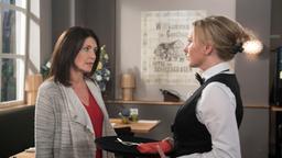 Sigrid (Dana Golombek) nimmt mit gemischten Gefühlen zur Kenntnis, dass Helen (Patricia Schäfer) die Größe hat, ihr ihre Tat zu verzeihen.
