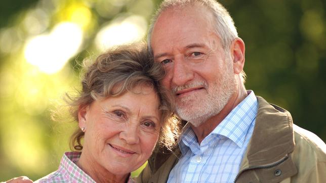 Alfons Sonnbichler e moglie Hildegard (Foto: ARD / Ann Paur)