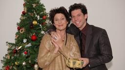Sturm der Liebe 10 Jahre Weihnachtsshooting Weihnachten: Mona Seefried und Gregory B. Waldis als Charlotte und Alexander Saalfeld