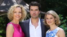 Melanie Wiegmann, Moritz Tittel und Lucy Scherer am Set (Bild: ARD/ Veronika Sepp)