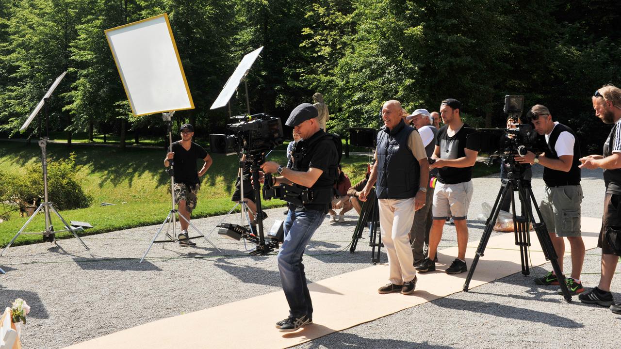 Sturm der Liebe: Direttore Dieter Schlatter Beck al tiro nozze con la sua macchina fotografica e dirigere team di