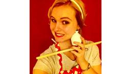 Sturm der Liebe Fasching 2016 Verkleidung Fans: Cupcake und die obligatorische Schürze: Monika als Pauline Jentzsch, unsere Traumfrau der 9. "Sturm der Liebe"-Staffel.