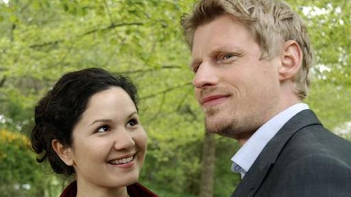 emma-legt-bei-felix-ein-gutes-wort-fuer-rosalie-ein-denn-felix-findet-es-100~_v-varm