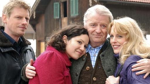 karl-nimmt-von-seinen-toechtern-emma-und-rosalie-und-von-felix-abschied-100~_v-varm