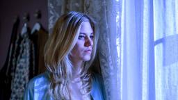 Alicia (Larissa Marolt) bereut ihr Geständnis gegenüber Viktor.