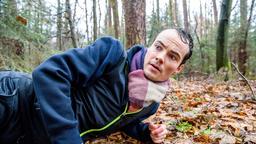 Dem Rat der Ärtze zum Trotz, geht David (Michael Kühl) alleine joggen. Im Wald erblindet er erneut …